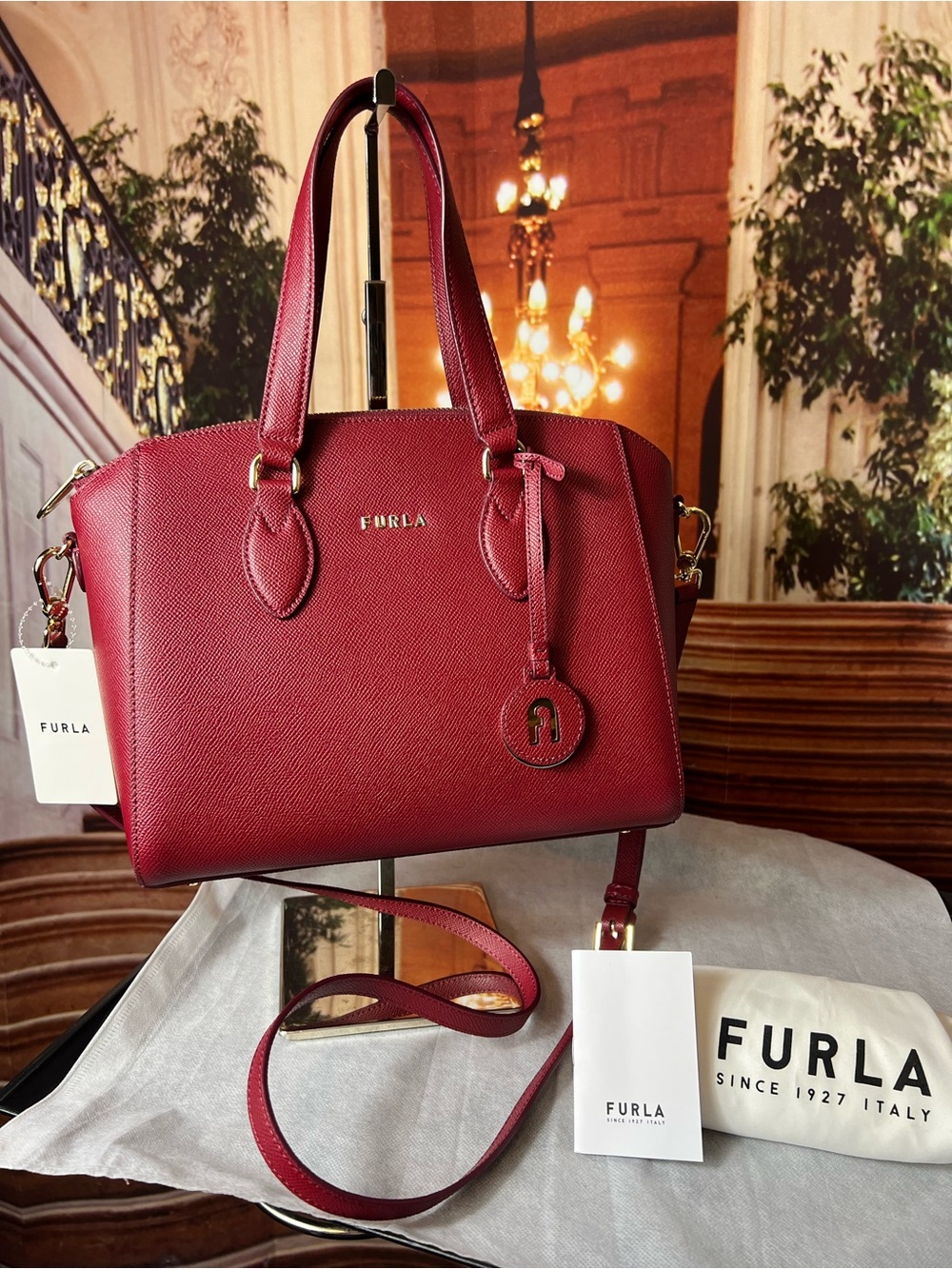 NWT Furla Minerva satchel is crafted from textured red Andromeda leather ❤️💋